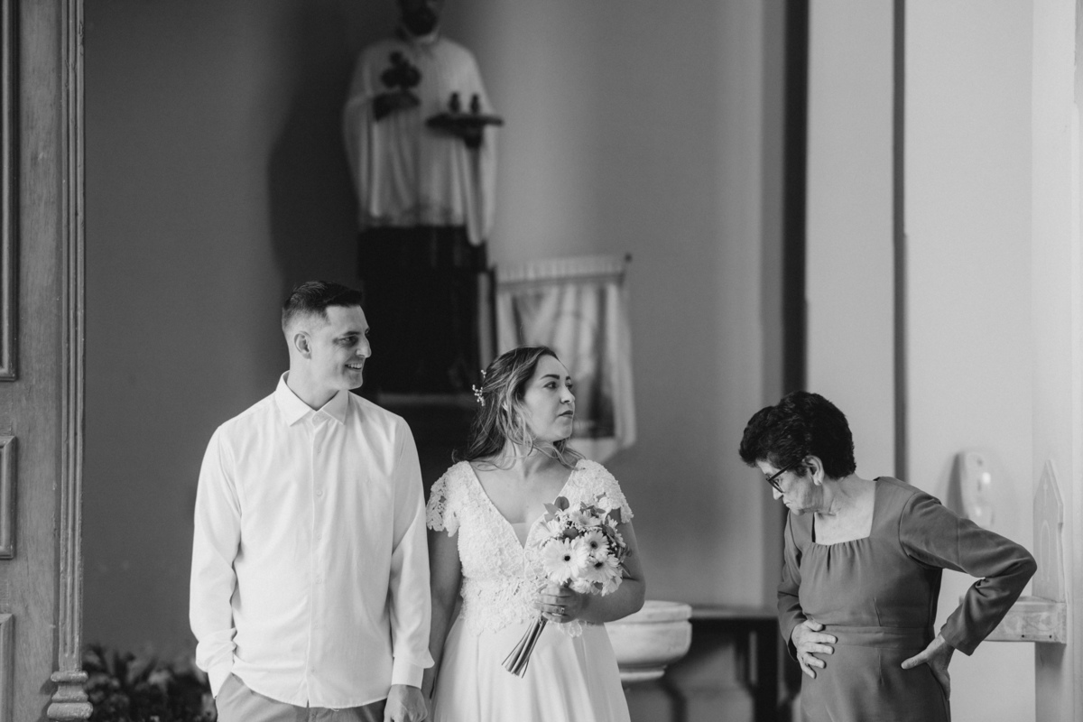 fotografo-em-osorio-litoral-norte-rio-grande-do-sul-felipe-lopes-fotografia-cerimonia-de-casamento-igreja-catolica-noivos-em-maquiné-paroquia-santo-andre-avelino