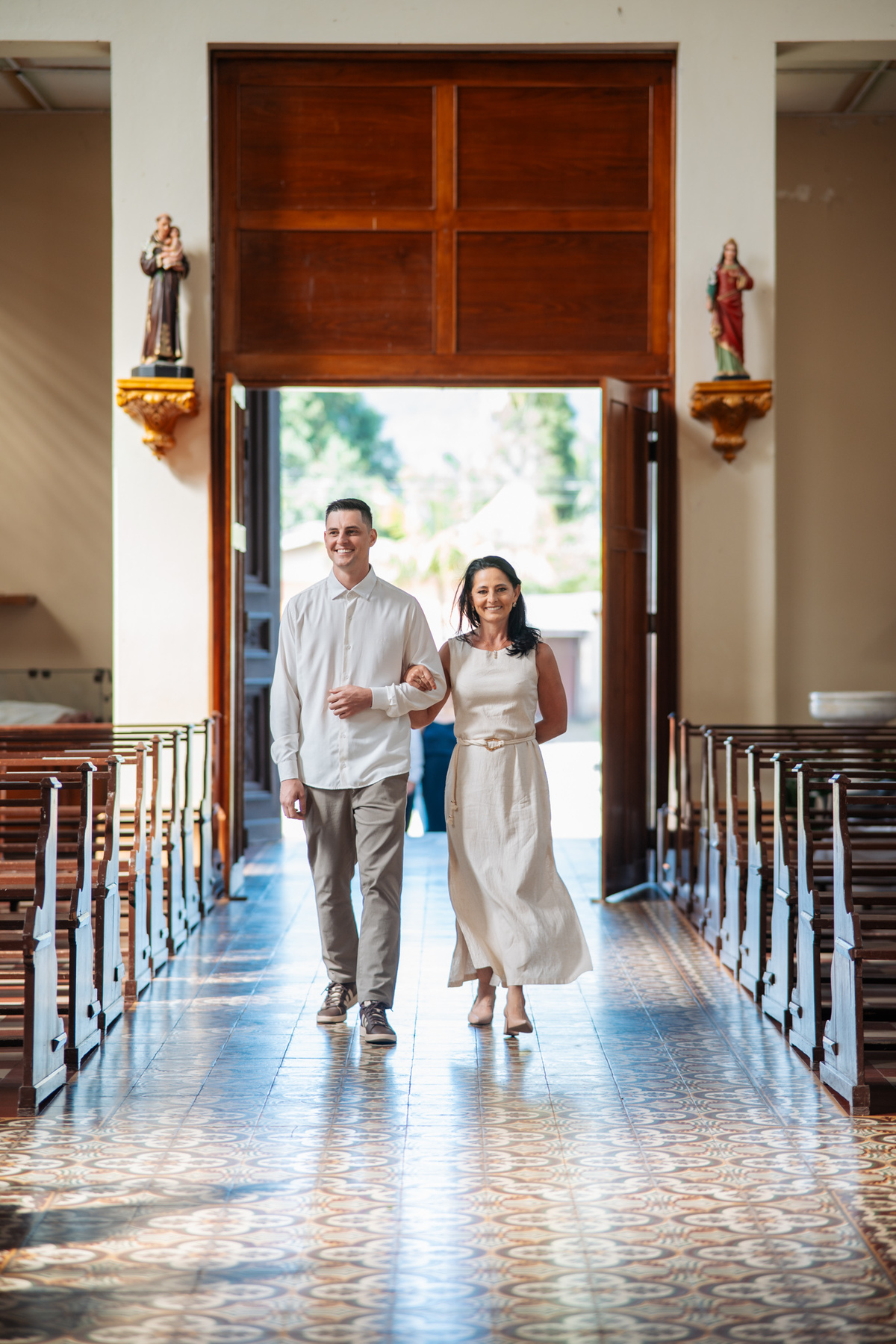 fotografo-em-osorio-litoral-norte-rio-grande-do-sul-felipe-lopes-fotografia-cerimonia-de-casamento-igreja-catolica-noivos-em-maquiné-paroquia-santo-andre-avelino