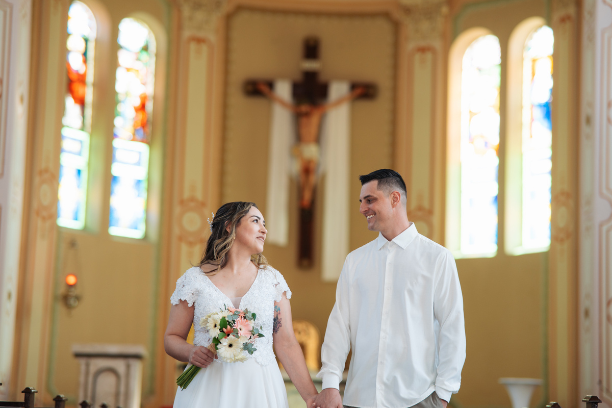 fotografo-em-osorio-litoral-norte-rio-grande-do-sul-felipe-lopes-fotografia-cerimonia-de-casamento-igreja-catolica-noivos-em-maquiné-paroquia-santo-andre-avelino