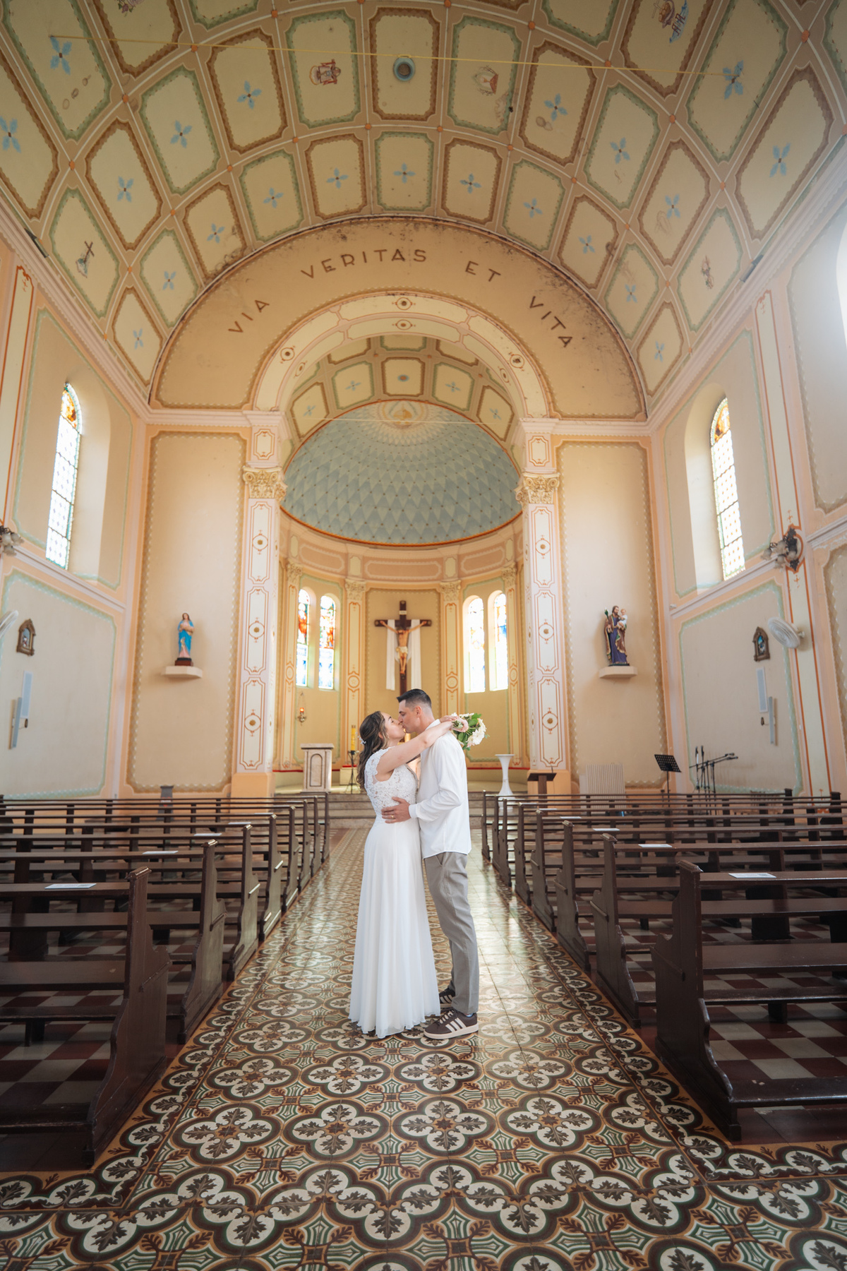 fotografo-em-osorio-litoral-norte-rio-grande-do-sul-felipe-lopes-fotografia-cerimonia-de-casamento-igreja-catolica-noivos-em-maquiné-paroquia-santo-andre-avelino