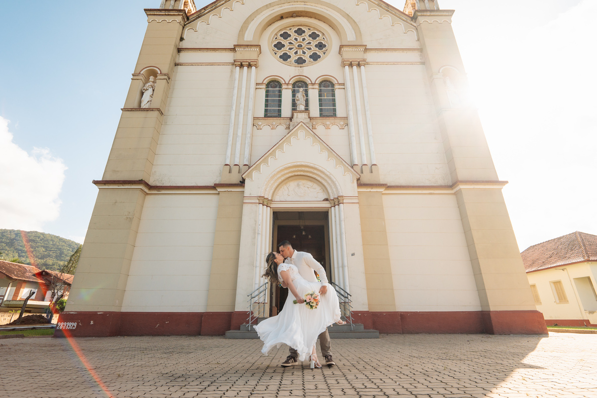 fotografo-em-osorio-litoral-norte-rio-grande-do-sul-felipe-lopes-fotografia-cerimonia-de-casamento-igreja-catolica-noivos-em-maquiné-paroquia-santo-andre-avelino