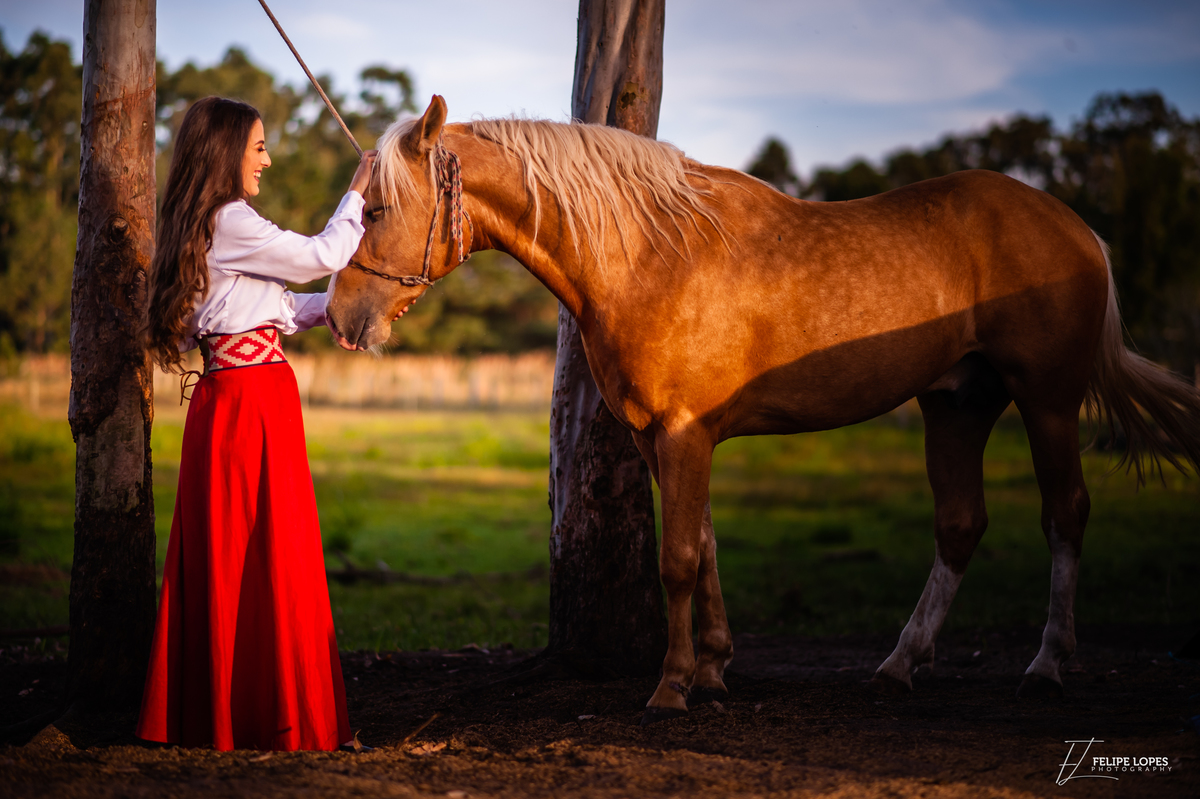 Ensaio Feminino Carolina Lessa, Fotos Campeiras ao pôr do sol.