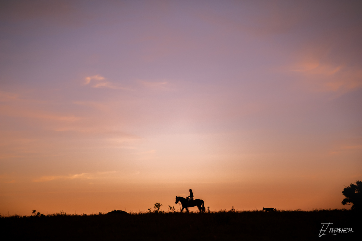 Ensaio Feminino Carolina Lessa, Fotos Campeiras ao pôr do sol.