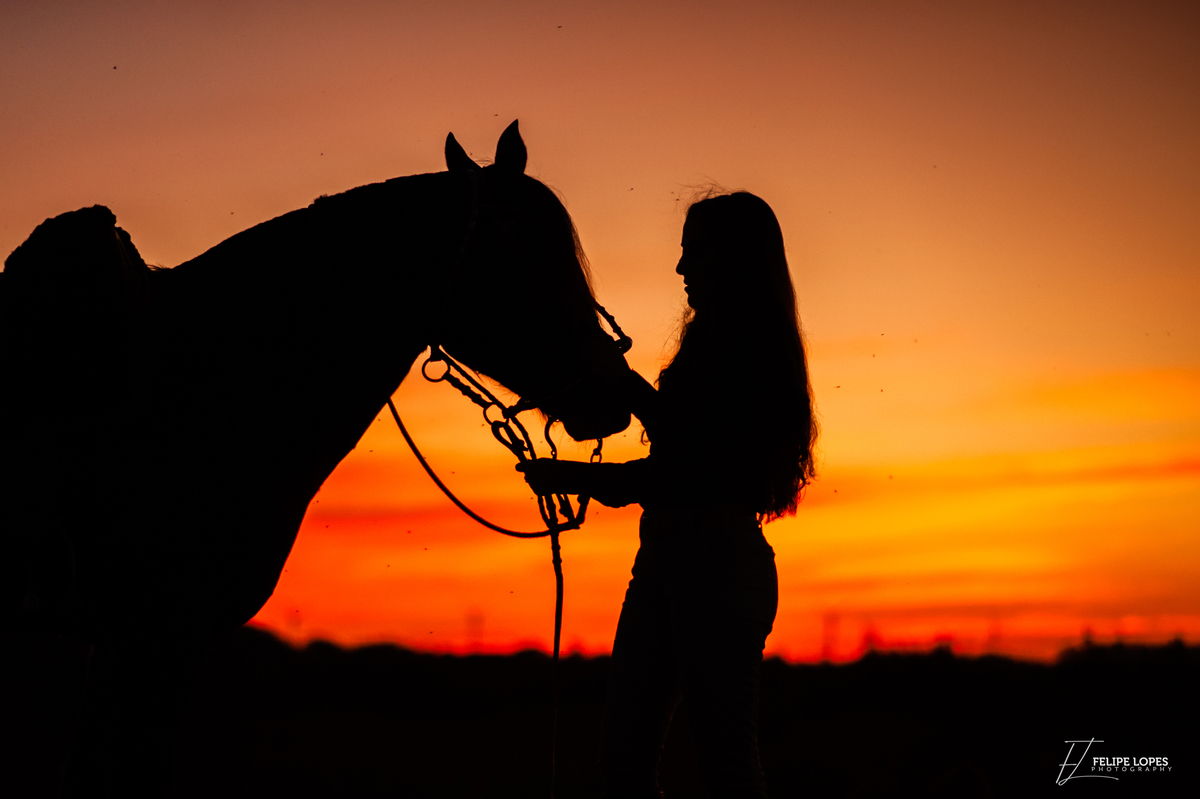 Ensaio Feminino Carolina Lessa, Fotos Campeiras ao pôr do sol.
