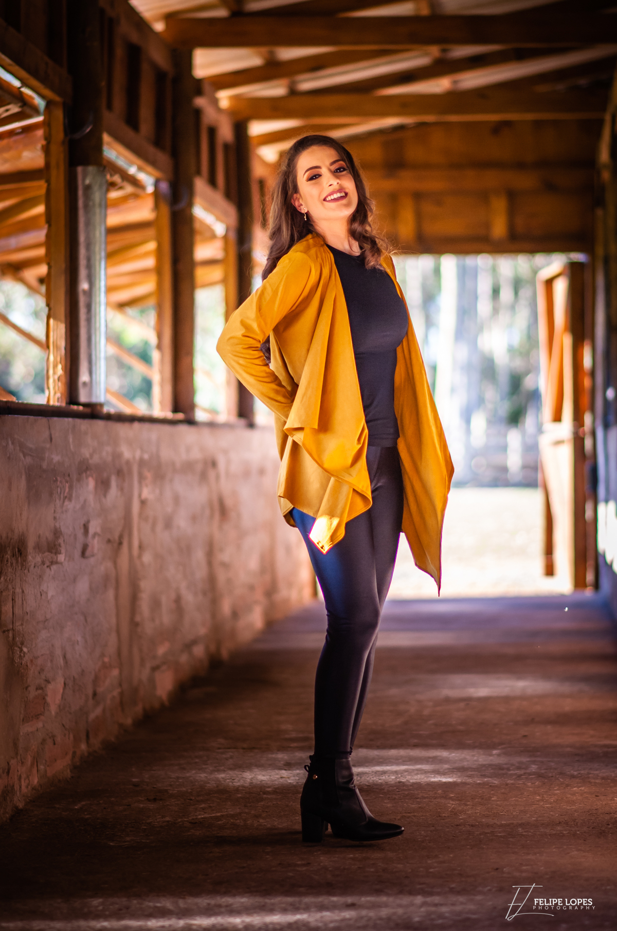 Ensaio Feminino Carolina Lessa, Fotos Campeiras ao pôr do sol.