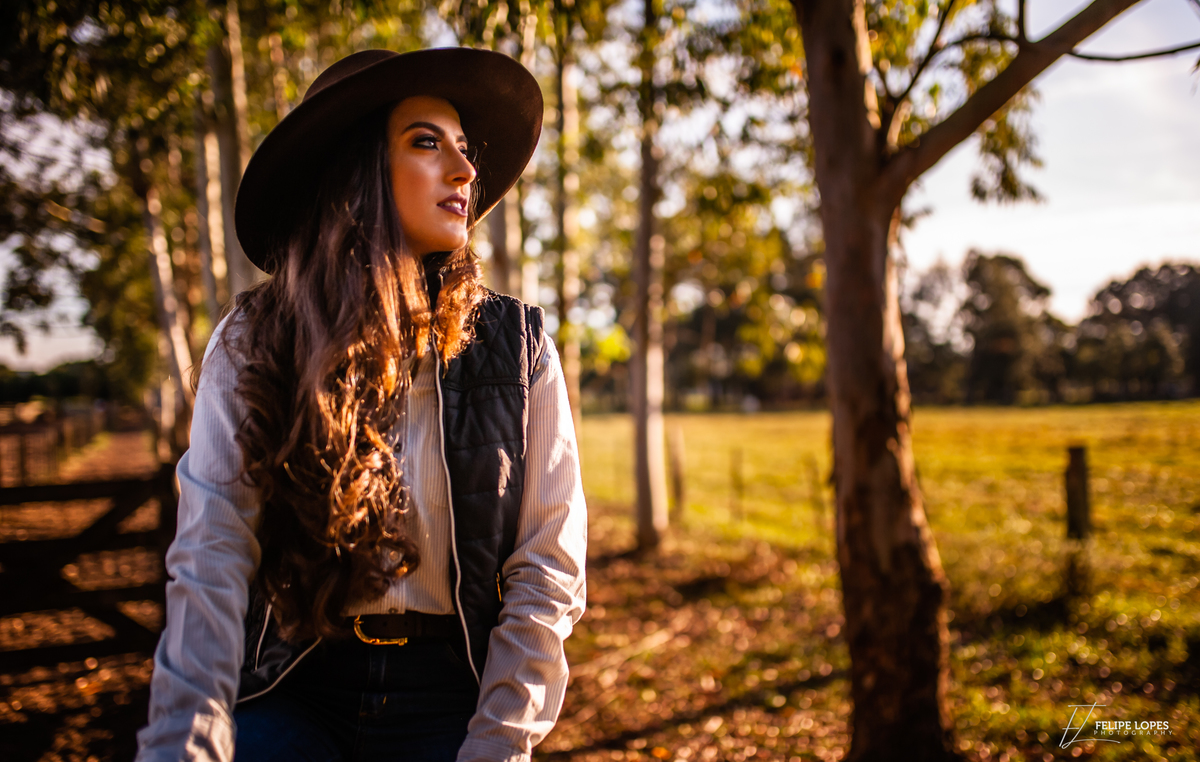Ensaio Feminino Carolina Lessa, Fotos Campeiras ao pôr do sol.
