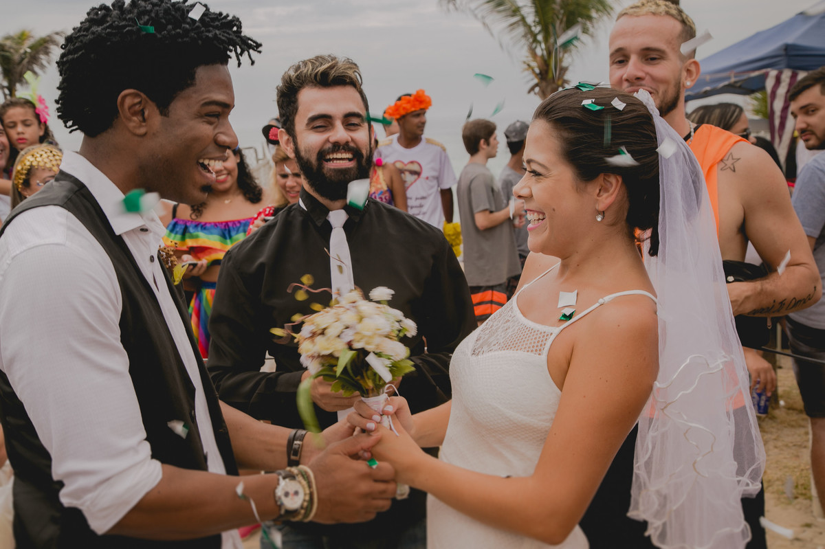 casamento , rio de janeiro, wedding, carnaval, elopement wedding, barra da tijuca, carrossel de emoções, bloco, beach, rj, bride, noivo