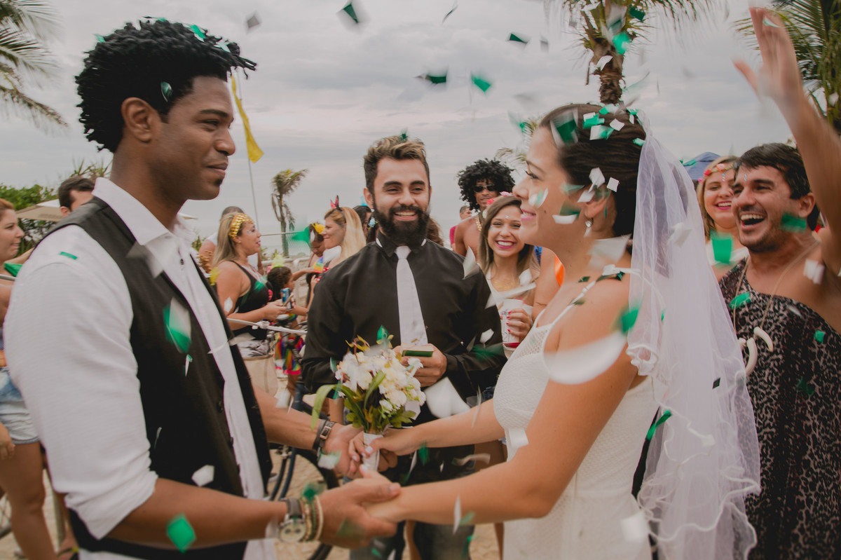 casamento , rio de janeiro, wedding, carnaval, elopement wedding, barra da tijuca, carrossel de emoções, bloco, beach, rj, bride