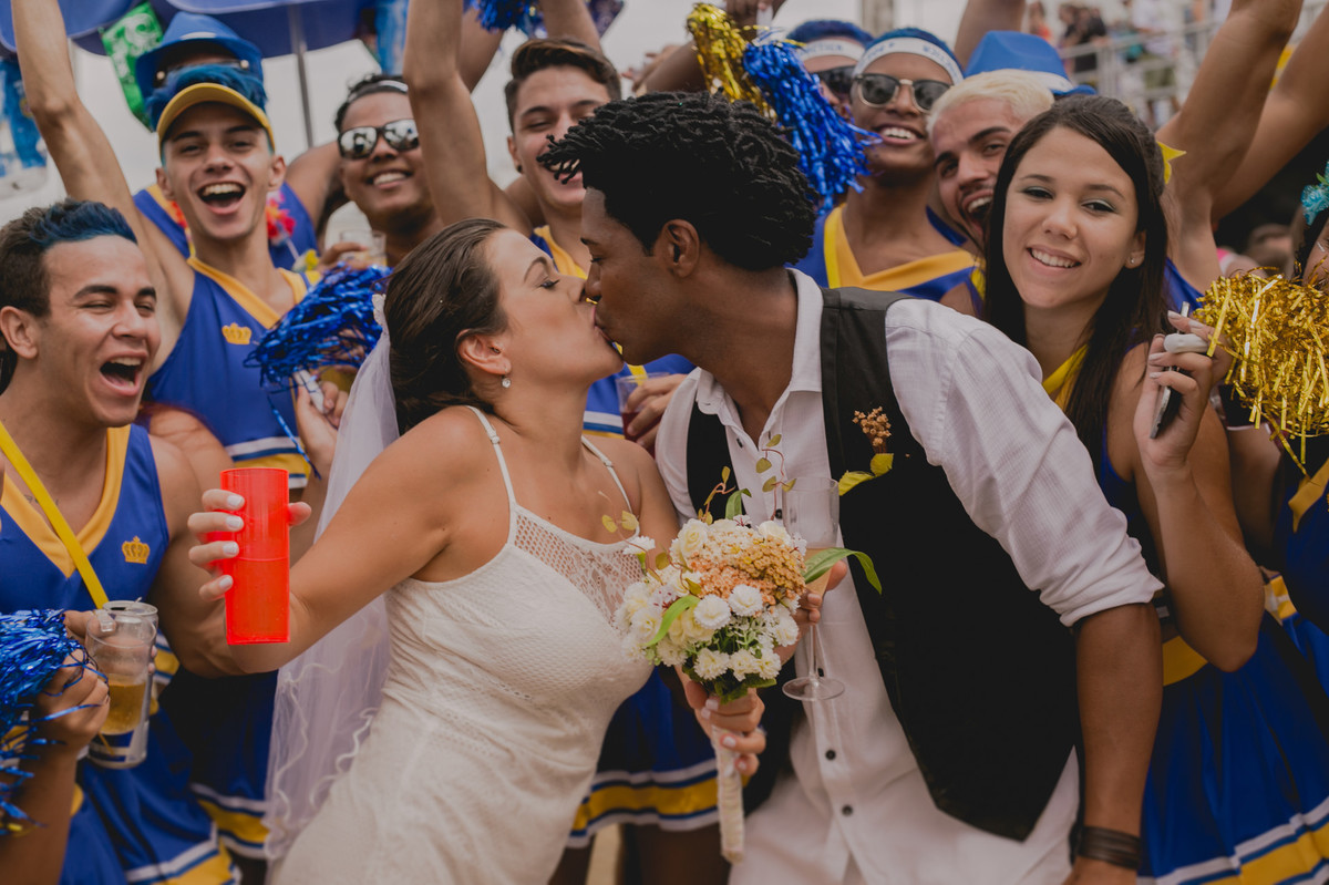 casamento , rio de janeiro, wedding, carnaval, elopement wedding, barra da tijuca, carrossel de emoções, bloco, beach, rj