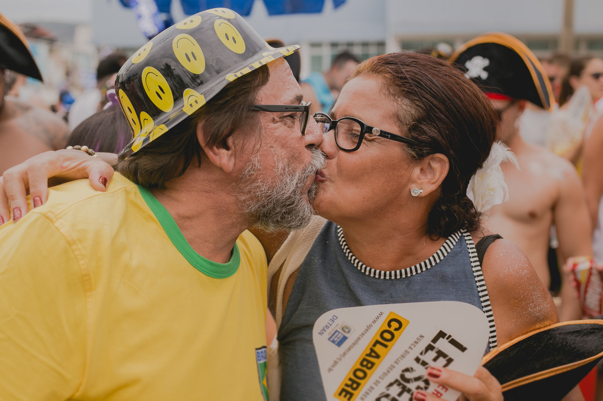 casamento , rio de janeiro, wedding, carnaval, elopement wedding, barra da tijuca, carrossel de emoções, bloco, beach, rj