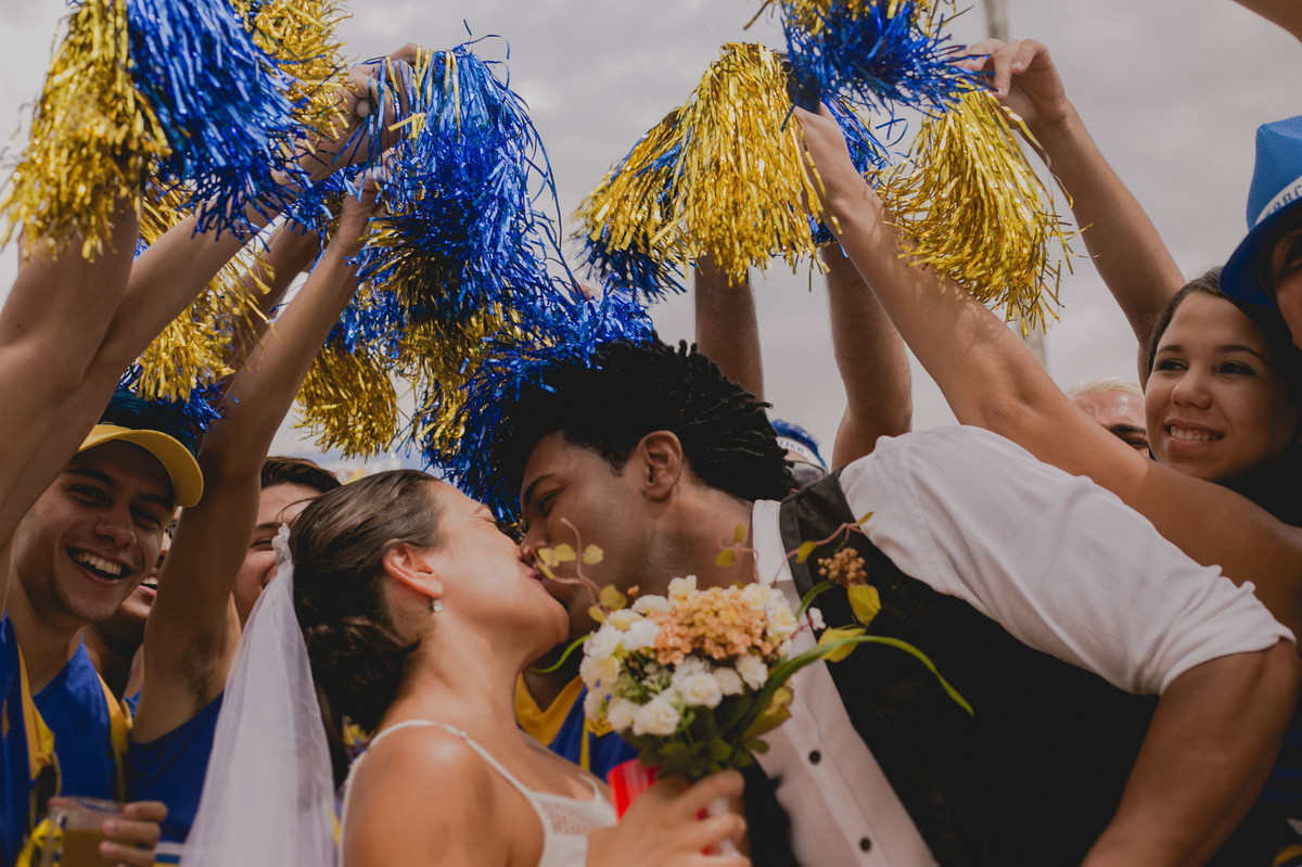 casamento , rio de janeiro, wedding, carnaval, elopement wedding, barra da tijuca, carrossel de emoções, bloco, beach, rj