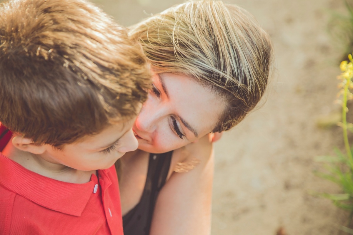 ensaio, família, mãe, pai, filho, beijo, jardim botânico, rio de janeiro, amor, carinho, fotografia, marco brozzo, michelle morelli, rj, parque, dia, luz, criança, ensaio em família
