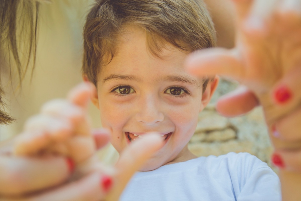 ensaio, família, mãe, pai, filho, beijo, jardim botânico, rio de janeiro, amor, carinho, fotografia, marco brozzo, michelle morelli, rj, parque, dia, luz, criança, ensaio em família