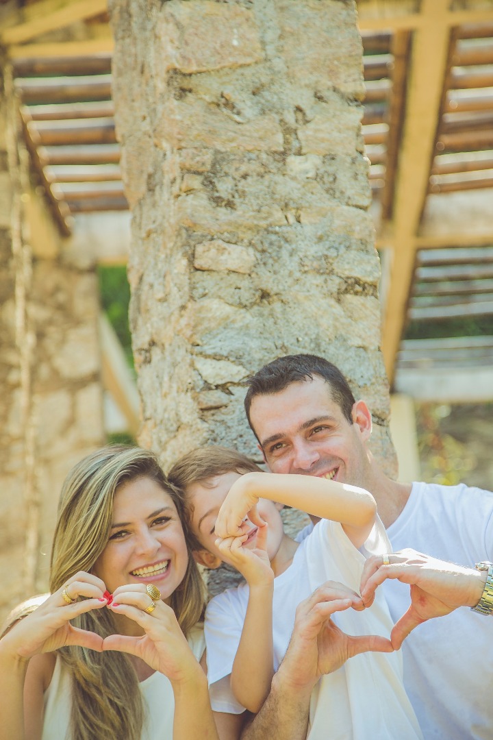 ensaio, família, mãe, pai, filho, beijo, jardim botânico, rio de janeiro, amor, carinho, fotografia, marco brozzo, michelle morelli, rj, parque, dia, luz, criança, ensaio em família