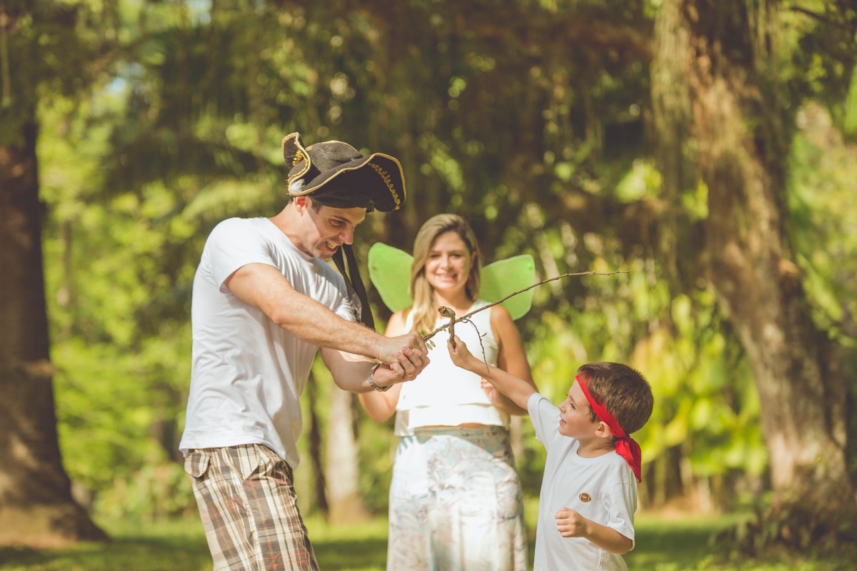 ensaio, família, mãe, pai, filho, beijo, jardim botânico, rio de janeiro, amor, carinho, fotografia, marco brozzo, michelle morelli, rj, parque, dia, luz, criança, ensaio em família