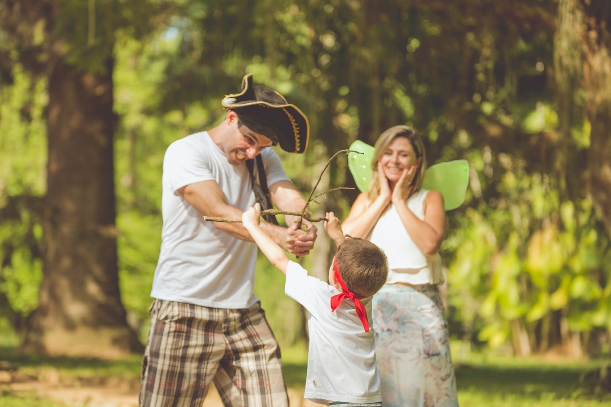 ensaio, família, mãe, pai, filho, beijo, jardim botânico, rio de janeiro, amor, carinho, fotografia, marco brozzo, michelle morelli, rj, parque, dia, luz, criança, ensaio em família
