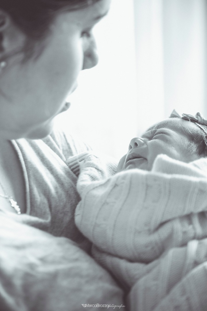 newborn, baby, bêbe, ensaio, fotografia, chupeta, manta, props, menina, antônia, carinho, fotografias, marco brozzo, fotógrafo