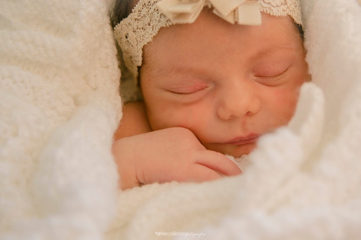 newborn, baby, bêbe, ensaio, fotografia, chupeta, manta, props, menina, antônia, carinho, fotografias, marco brozzo, fotógrafo