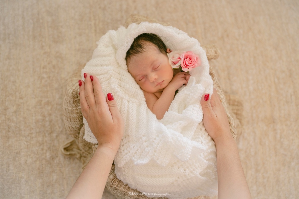 newborn, baby, bêbe, ensaio, fotografia, chupeta, manta, props, menina, antônia, carinho, fotografias, marco brozzo, fotógrafo