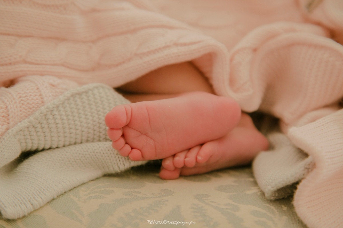 newborn, baby, bêbe, ensaio, fotografia, chupeta, manta, props, menina, antônia, carinho, fotografias, marco brozzo, fotógrafo