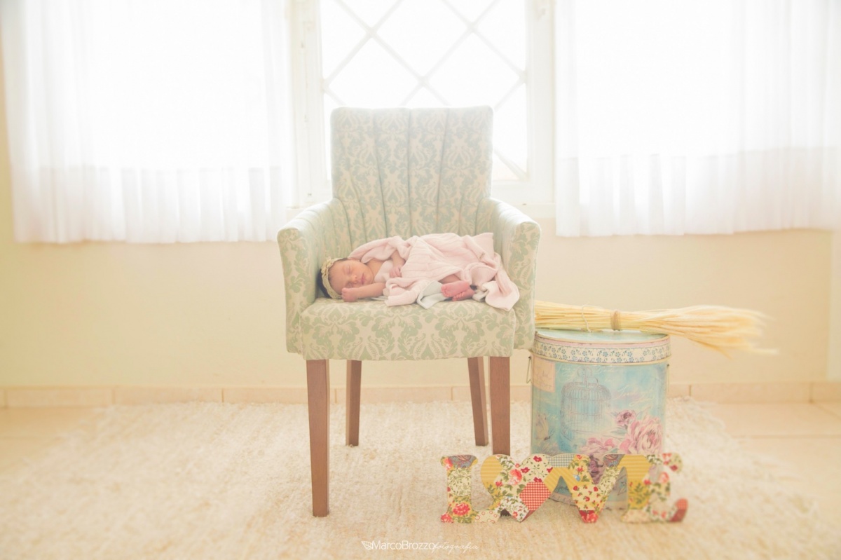 newborn, baby, bêbe, ensaio, fotografia, chupeta, manta, props, menina, antônia, carinho, fotografias, marco brozzo, fotógrafo