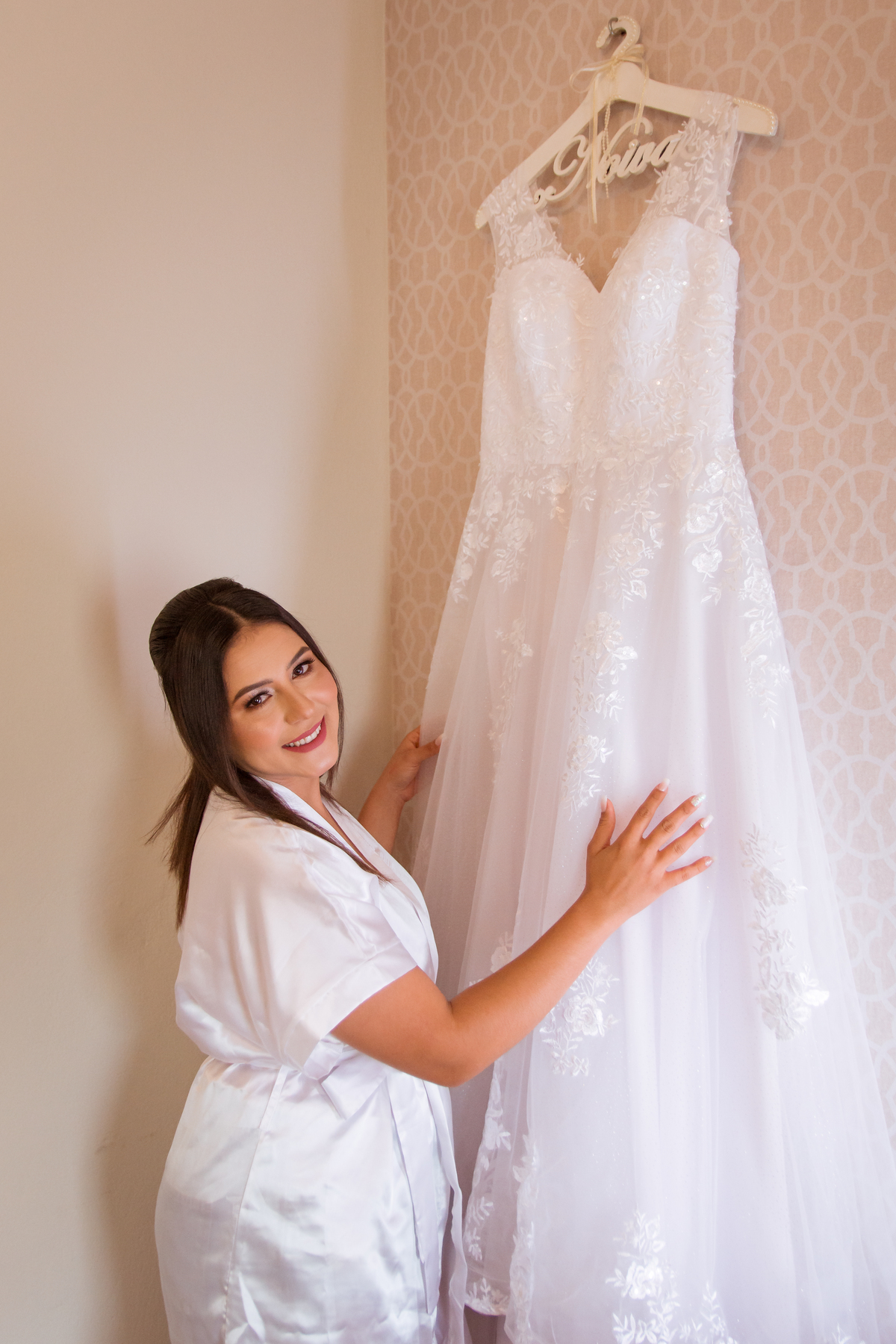 momento da noiva com seu vestido na cidade de tietê