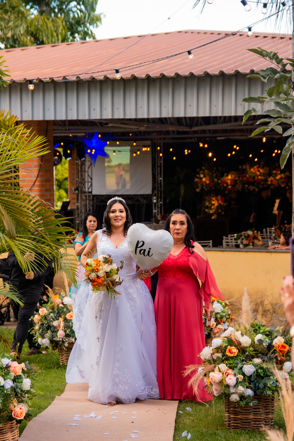 entrada da noiva mislaine com sua mãe em tietê