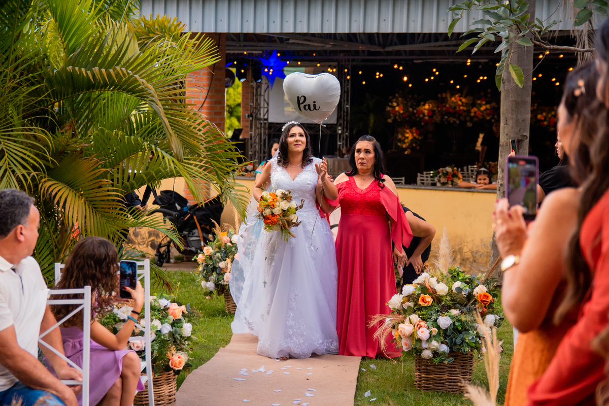 entrada da noiva mislaine com sua mãe em tietê