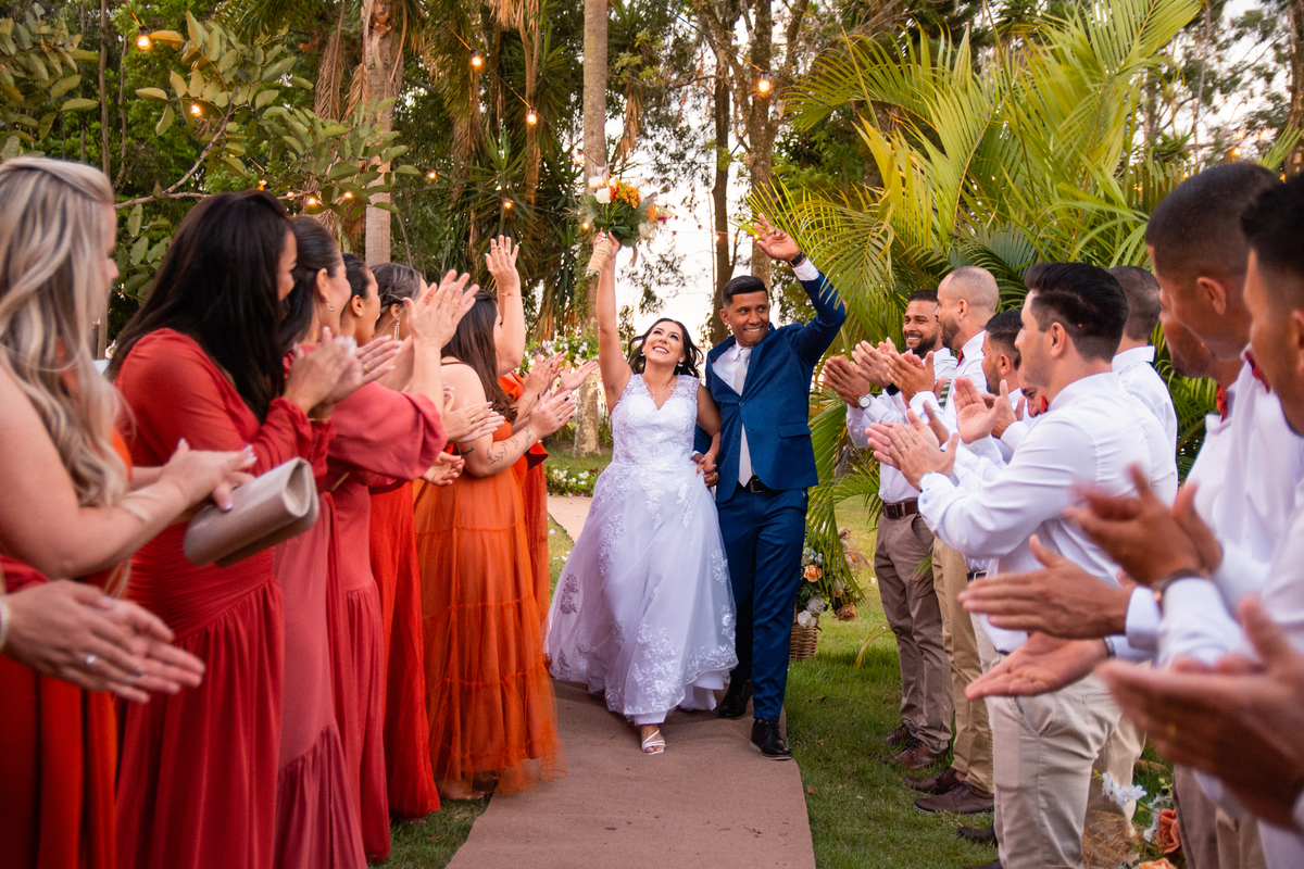 saída dos noivos casamento mislaine e sando em tietê