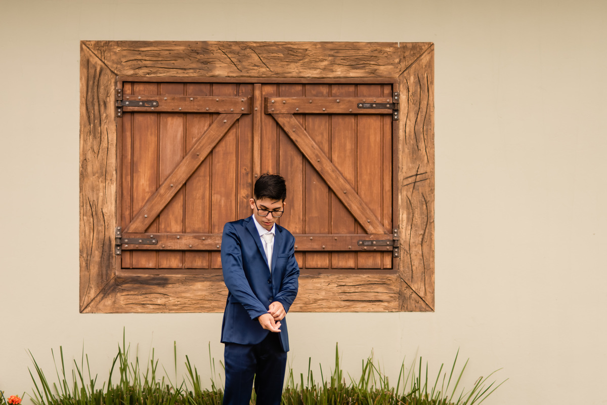 momento do noivo João antes do seu casamento em Cerquilho