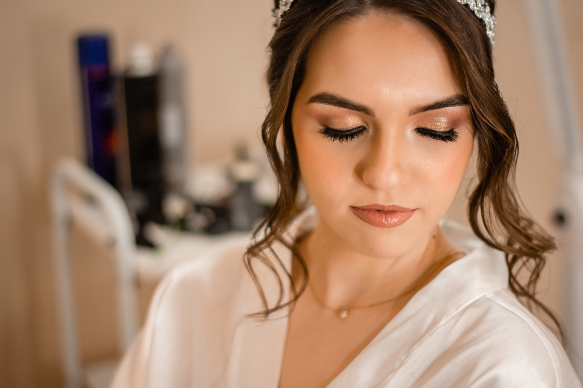 momento da noiva Adurey antes do seu casamento em Cerquilho