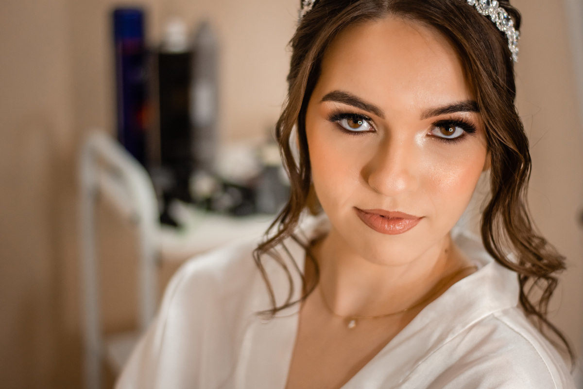 momento da noiva Adurey antes do seu casamento em Cerquilho