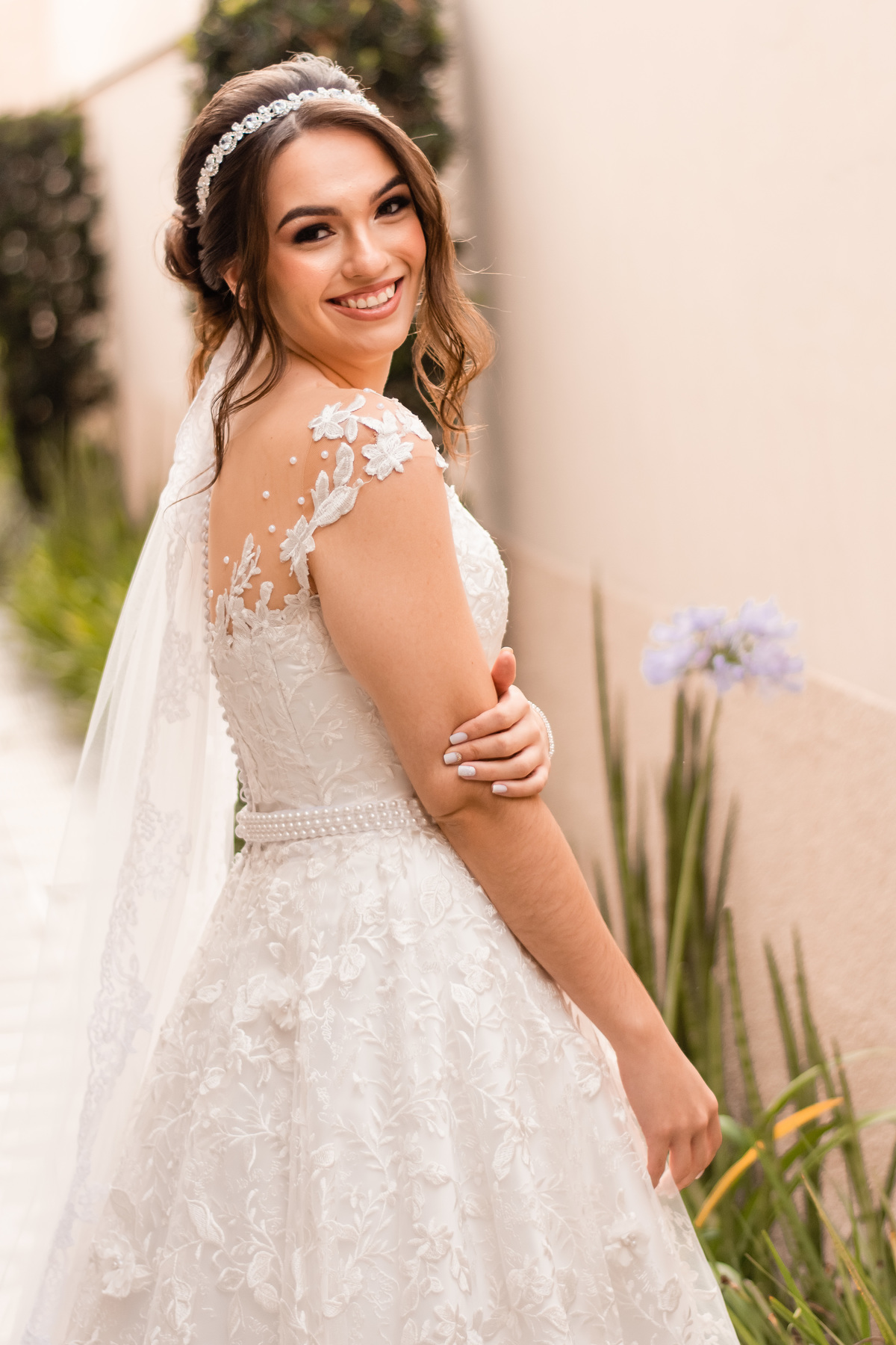 momento da noiva Adurey antes do seu casamento em Cerquilho