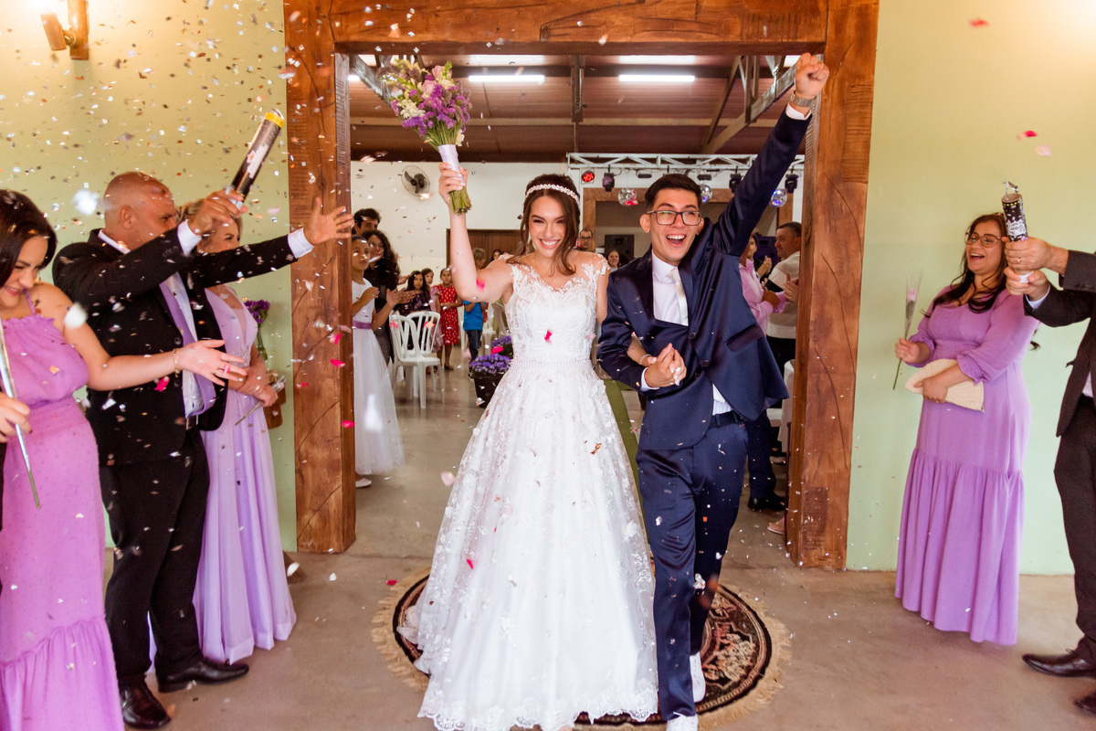 saída dos noivos casamento João e Audrey em Cerquilho