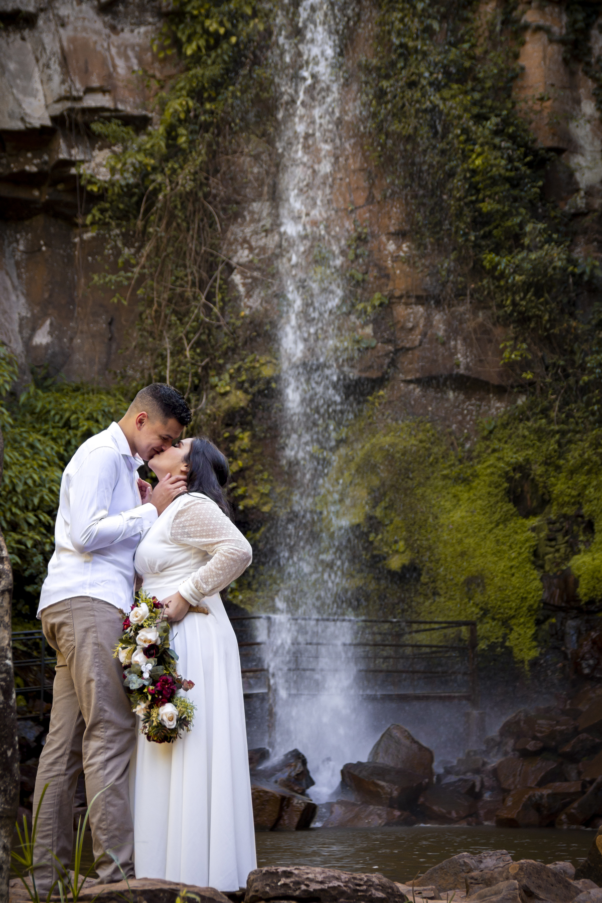 Beijo na cachoeira
