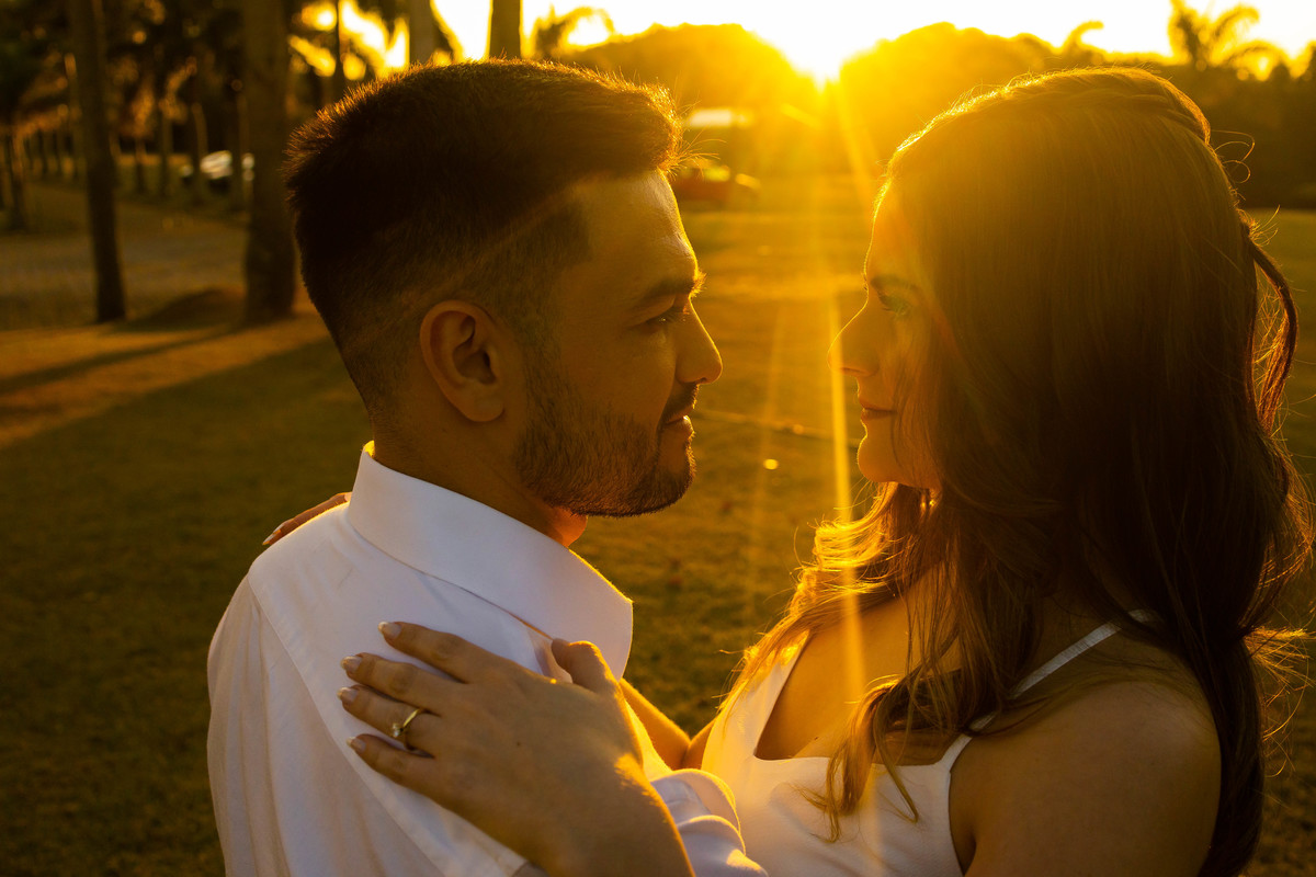 fotos ensaio casal noivos Juliana e Lucas pré wedding espaço serra dos cocais em Itatiba interior de SP fotografo Denis Silveira Fotografia ensaio fotográfico pré casamento casal no campo