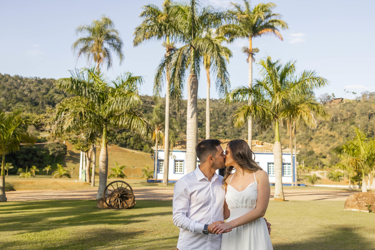 fotos ensaio casal noivos Juliana e Lucas pré wedding espaço serra dos cocais em Itatiba interior de SP fotografo Denis Silveira Fotografia ensaio fotográfico pré casamento casal no campo