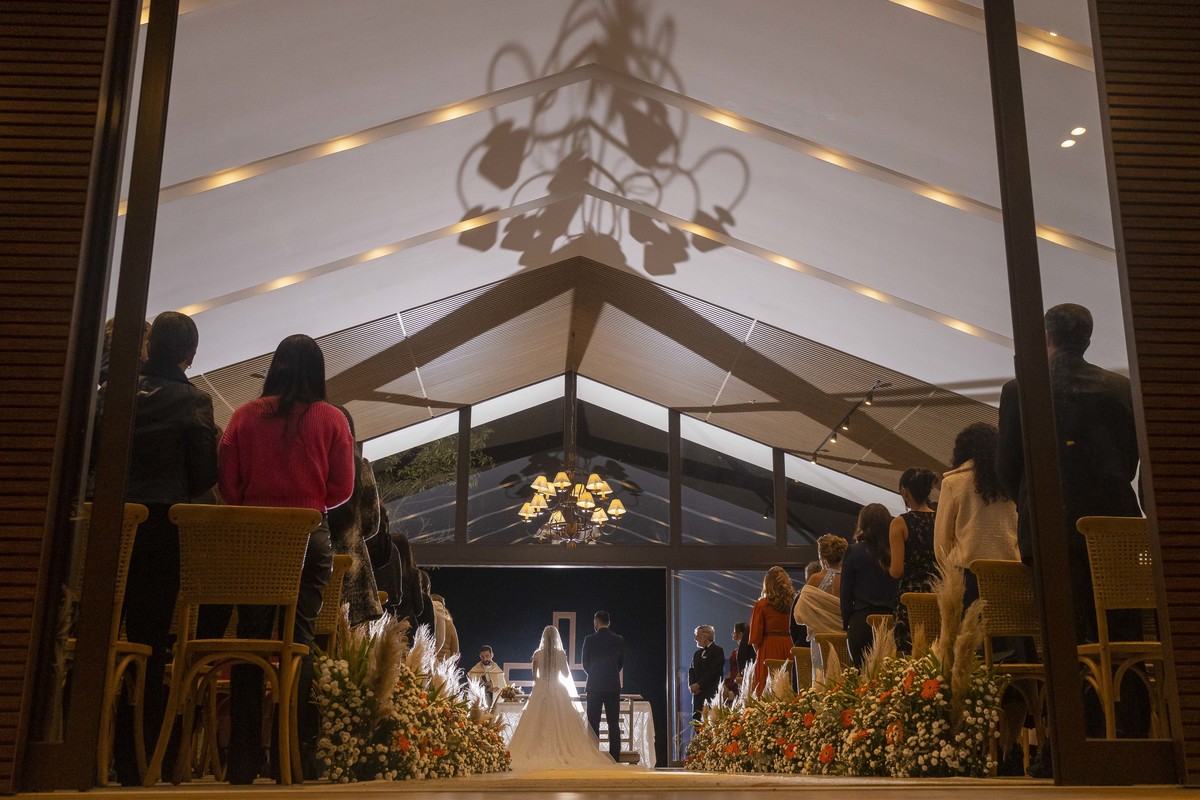 fotos casamento noturno cidade Guaratinguetá interior SP casal de noivos Monique e Ivan Restaurante Recanto do Bosque fotografo Denis Silveira Fotografia