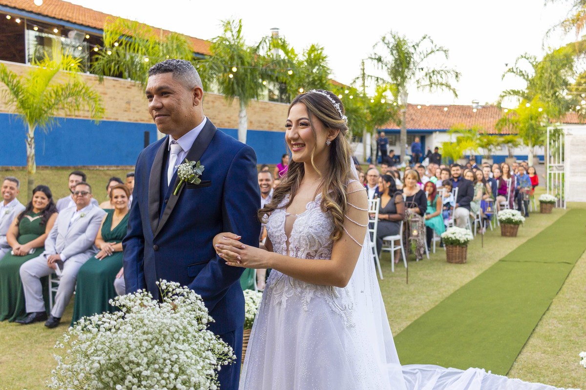 fotos casamento no campo em vinhedo sp casal de noivos barbara e joao espaco vila bella eventos fotografo especializado em casamentos denis silveira fotografia