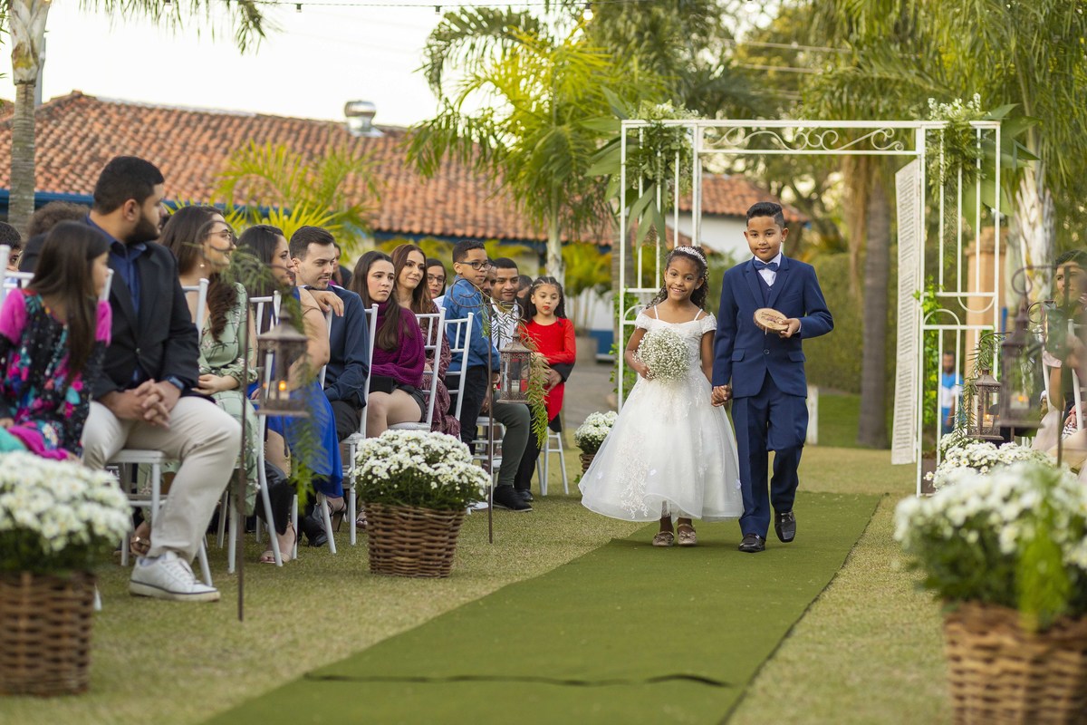 fotos casamento no campo em vinhedo sp casal de noivos barbara e joao espaco vila bella eventos fotografo especializado em casamentos denis silveira fotografia