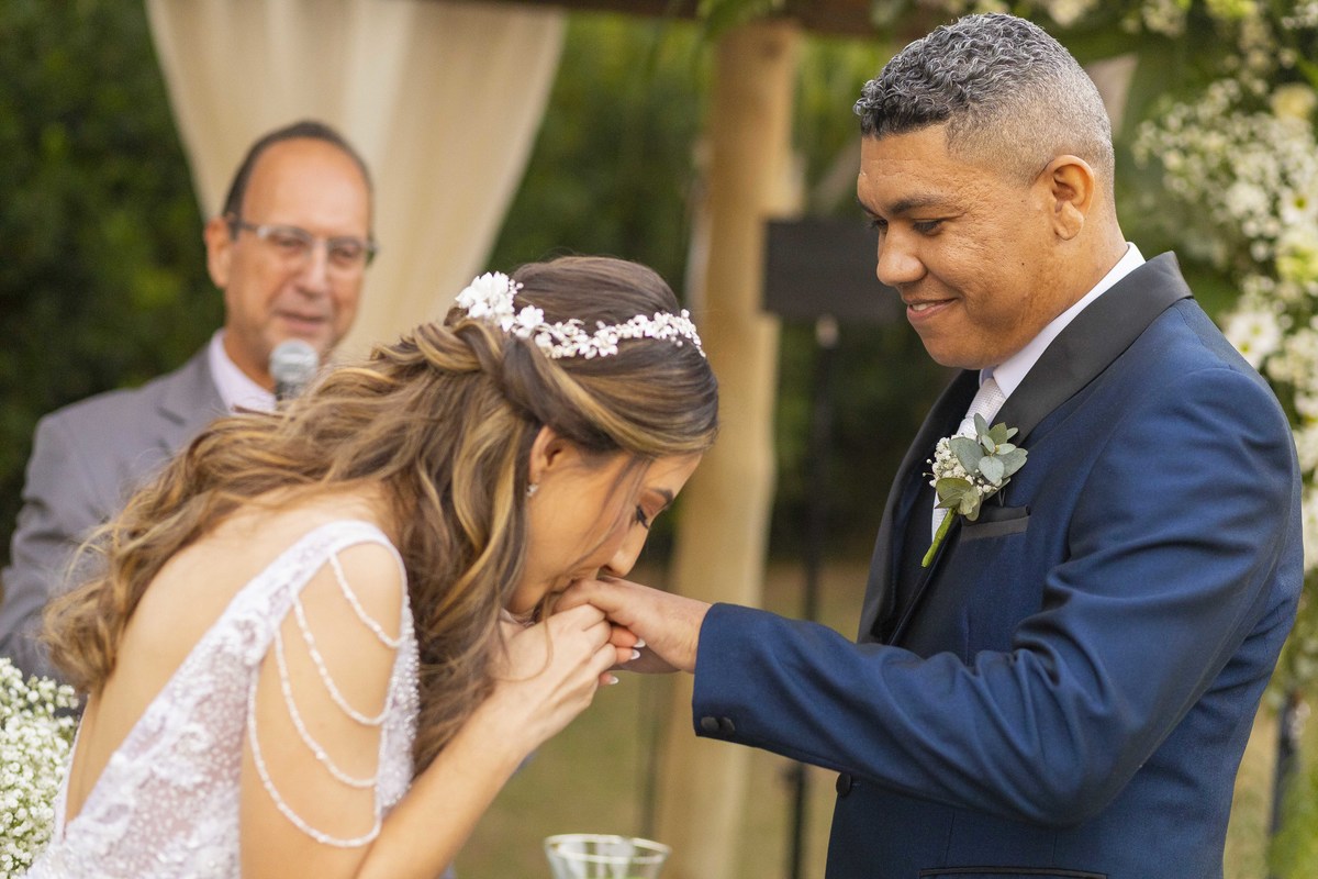 fotos casamento no campo em vinhedo sp casal de noivos barbara e joao espaco vila bella eventos fotografo especializado em casamentos denis silveira fotografia