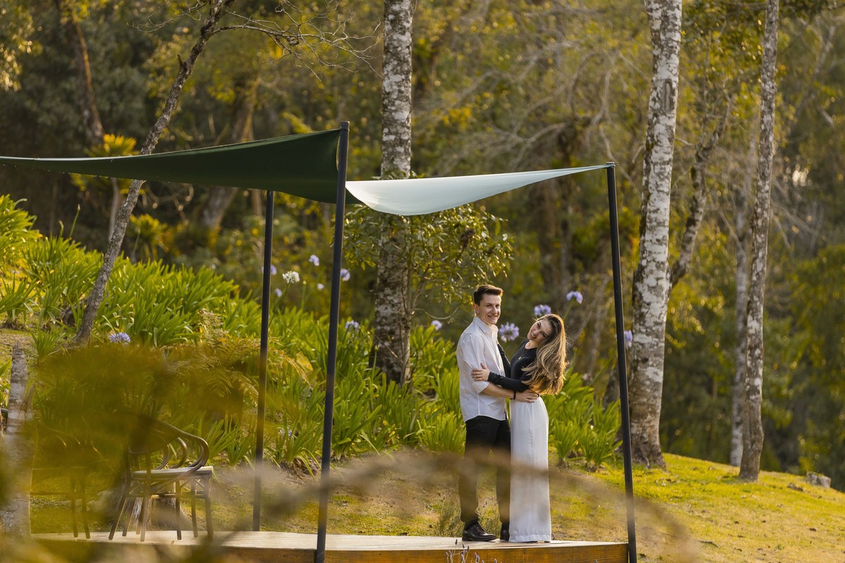 fotos ensaio de casal noivos Priscila e Nestor no Parque da Cerveja em Campos do Jordão SP imagens pre casamento fotografo Denis Silveira Fotografia