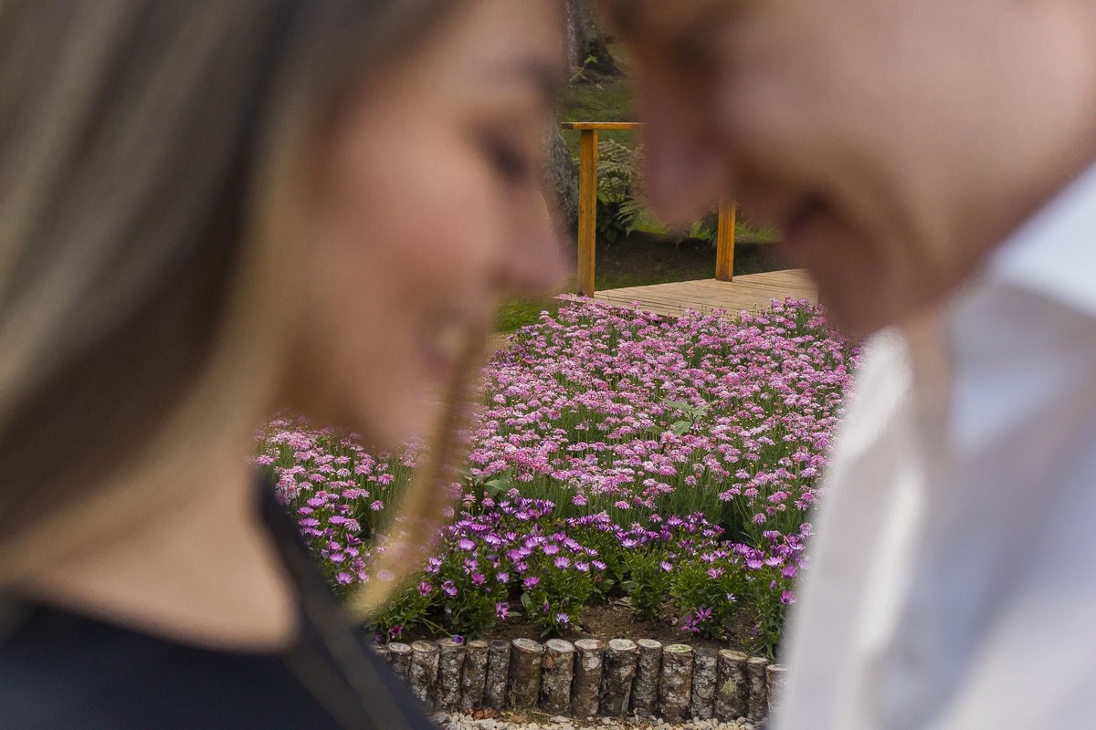fotos ensaio de casal noivos Priscila e Nestor no Parque da Cerveja em Campos do Jordão SP imagens pre casamento fotografo Denis Silveira Fotografia