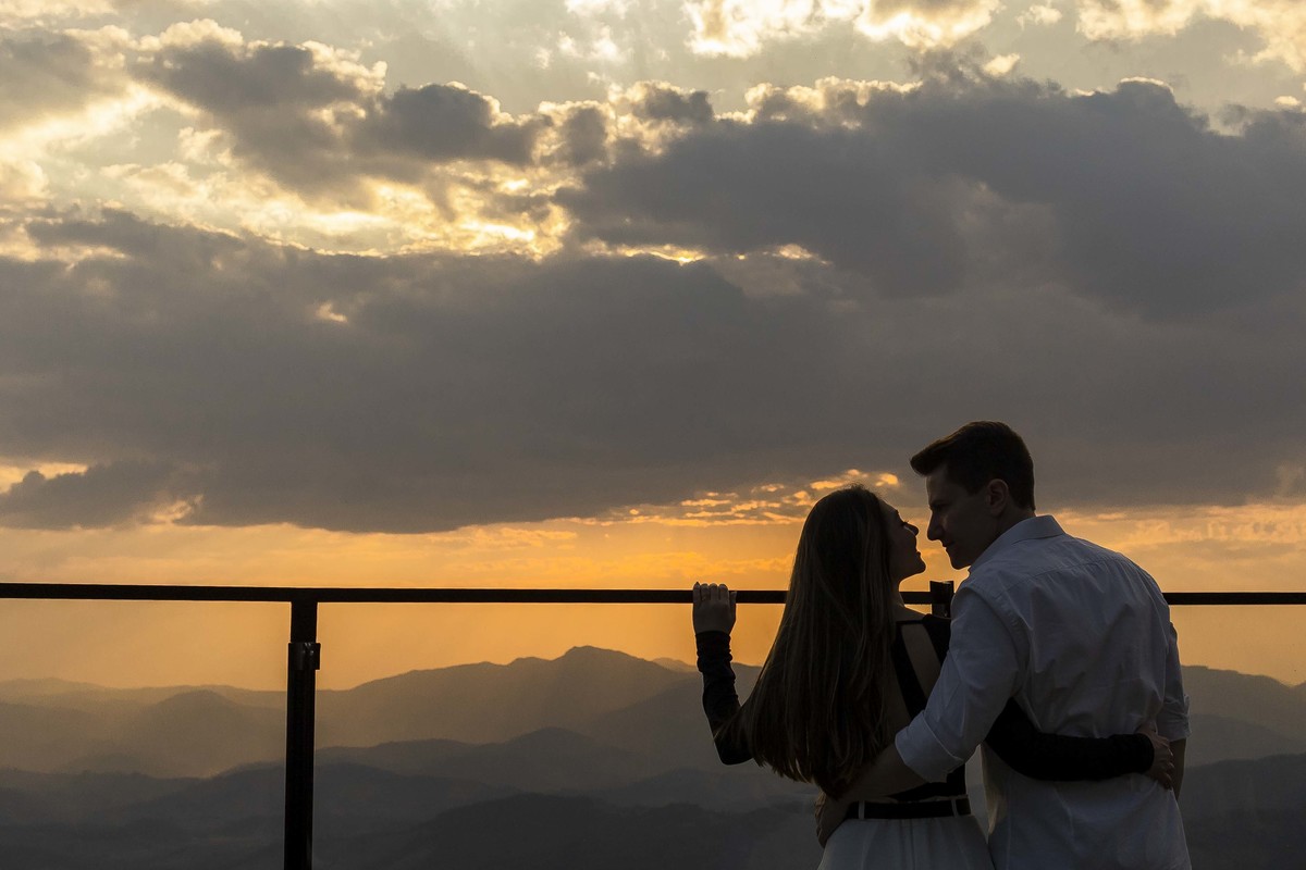 fotos ensaio de casal noivos Priscila e Nestor no Parque da Cerveja em Campos do Jordão SP imagens pre casamento fotografo Denis Silveira Fotografia