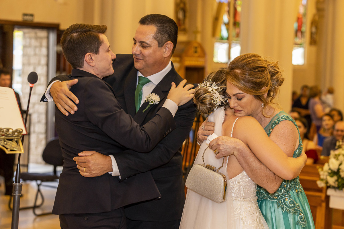 FOTOS CASAMENTO IGREJA CATOLICA MATRIZ VALINHOS SP CASAL DE NOIVOS PRISCILA E NETOR FESTA EM CLUBE ATLETICO VALINHENSE FOTOGRAFO DENIS SILVEIRA FOTOGRAFIA WEDDING PHOTOGRAPHY