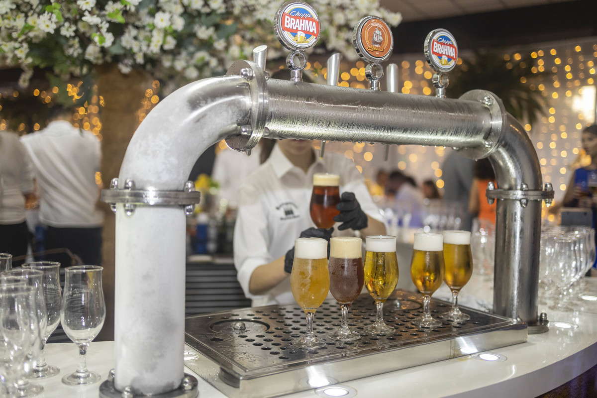 FOTOS CASAMENTO IGREJA CATOLICA MATRIZ VALINHOS SP CASAL DE NOIVOS PRISCILA E NETOR FESTA EM CLUBE ATLETICO VALINHENSE FOTOGRAFO DENIS SILVEIRA FOTOGRAFIA WEDDING PHOTOGRAPHY