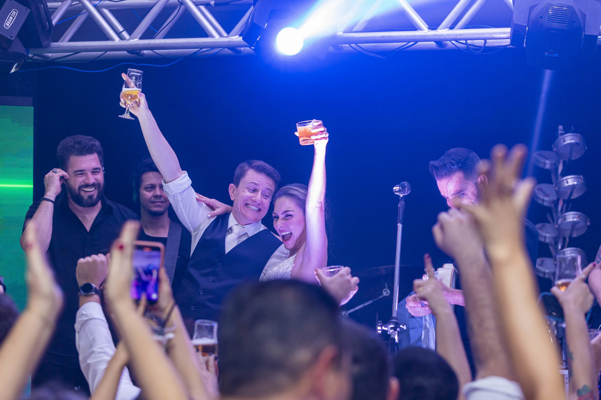 FOTOS CASAMENTO IGREJA CATOLICA MATRIZ VALINHOS SP CASAL DE NOIVOS PRISCILA E NETOR FESTA EM CLUBE ATLETICO VALINHENSE FOTOGRAFO DENIS SILVEIRA FOTOGRAFIA WEDDING PHOTOGRAPHY