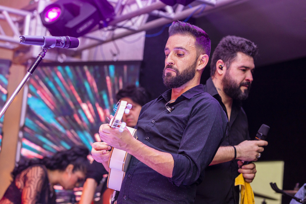 FOTOS CASAMENTO IGREJA CATOLICA MATRIZ VALINHOS SP CASAL DE NOIVOS PRISCILA E NETOR FESTA EM CLUBE ATLETICO VALINHENSE FOTOGRAFO DENIS SILVEIRA FOTOGRAFIA WEDDING PHOTOGRAPHY