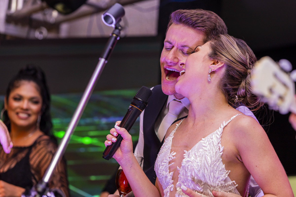 FOTOS CASAMENTO IGREJA CATOLICA MATRIZ VALINHOS SP CASAL DE NOIVOS PRISCILA E NETOR FESTA EM CLUBE ATLETICO VALINHENSE FOTOGRAFO DENIS SILVEIRA FOTOGRAFIA WEDDING PHOTOGRAPHY