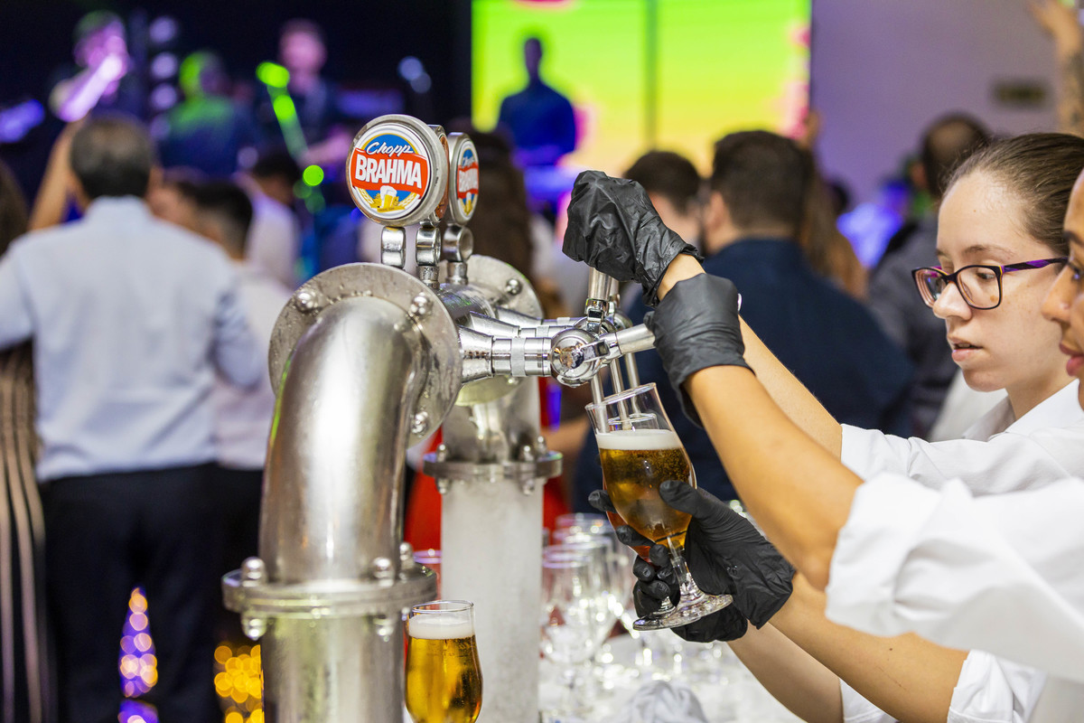 FOTOS CASAMENTO IGREJA CATOLICA MATRIZ VALINHOS SP CASAL DE NOIVOS PRISCILA E NETOR FESTA EM CLUBE ATLETICO VALINHENSE FOTOGRAFO DENIS SILVEIRA FOTOGRAFIA WEDDING PHOTOGRAPHY